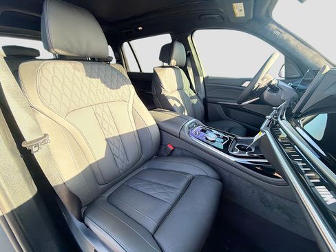 New 2026 BMW X7 M60i image 17