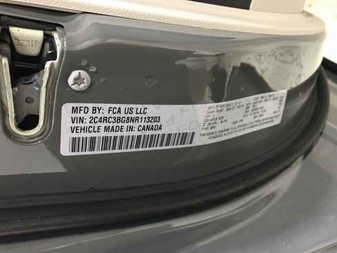 Used 2022 Chrysler Pacifica Touring-L AWD/4WD image 32