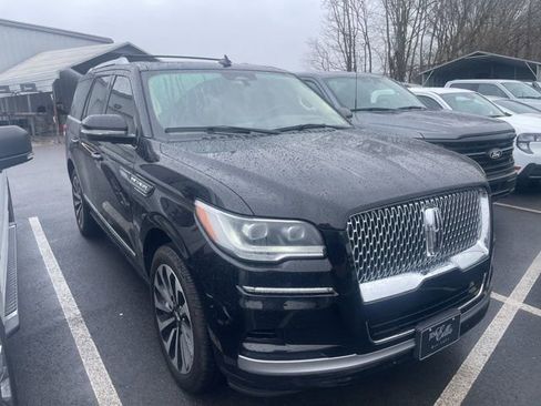 Used 2022 Lincoln Navigator Reserve image 2