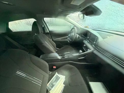 Used 2023 Hyundai Elantra SEL FWD image 17