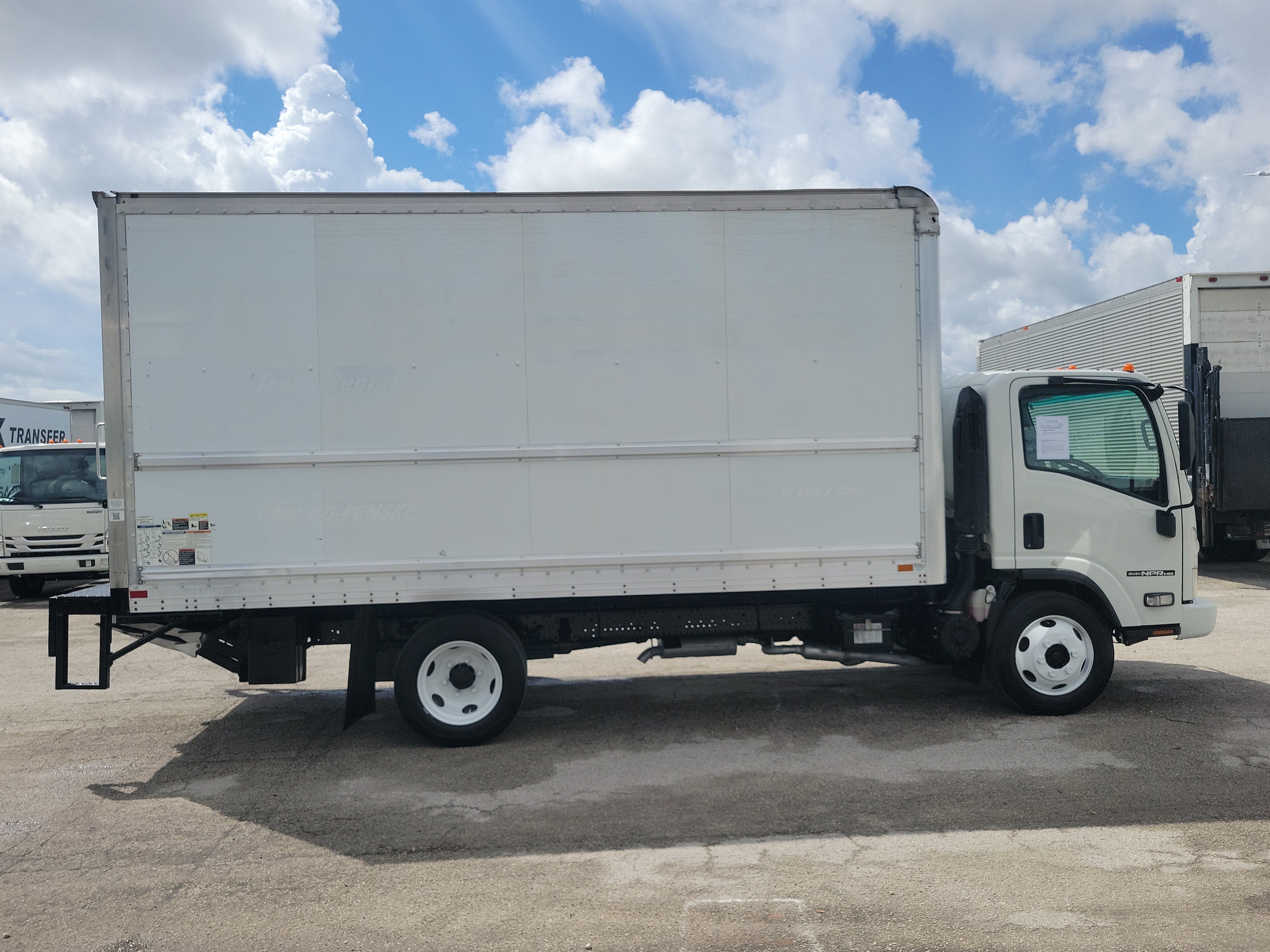 Used 2018 Isuzu NPR RWD image 2