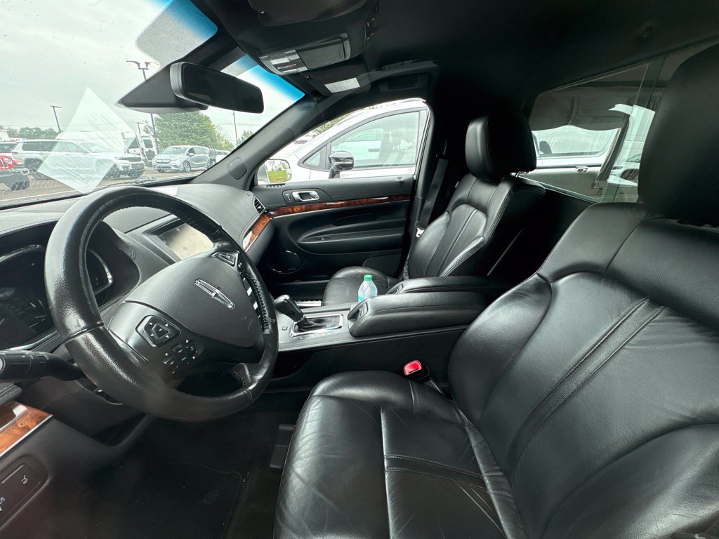 Used 2013 Lincoln MKT AWD image 5