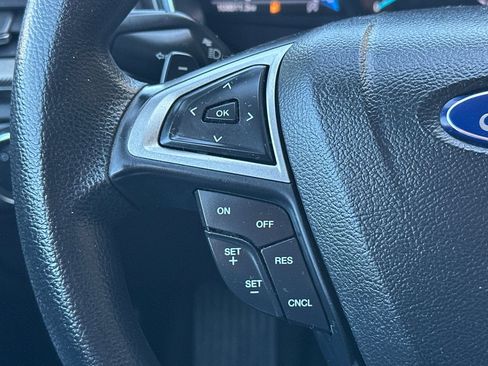 Used 2017 Ford Fusion SE w/ Fusion SE Technology Package FWD image 28