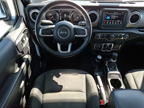 Used 2018 Jeep Wrangler Unlimited Sahara w/ Cold Weather Group AWD/4WD image 14