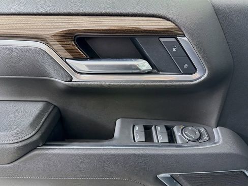 Used 2025 Chevrolet Silverado 1500 LT image 18