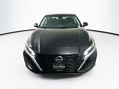 Used 2024 Nissan Altima 2.5 SV image 2