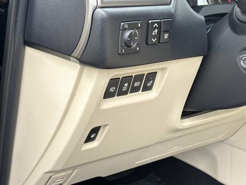 Used 2023 Lexus GX 460 Premium w/ Premium Plus Package image 11