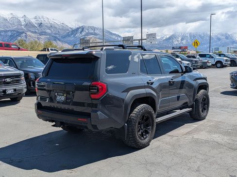 Used 2025 Toyota 4Runner SR5 AWD/4WD image 3
