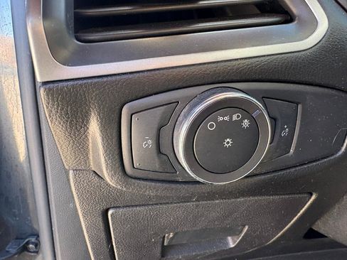 Used 2016 Ford Edge SE image 12