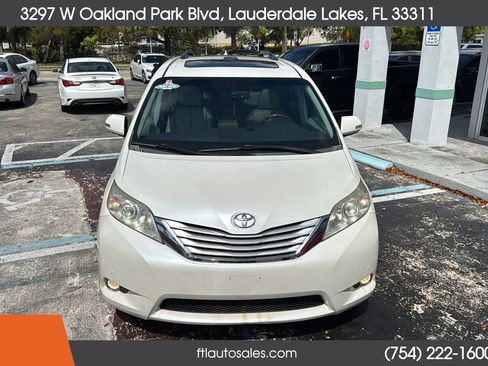 Used 2014 Toyota Sienna Limited w/ Limited Premium Package image 4