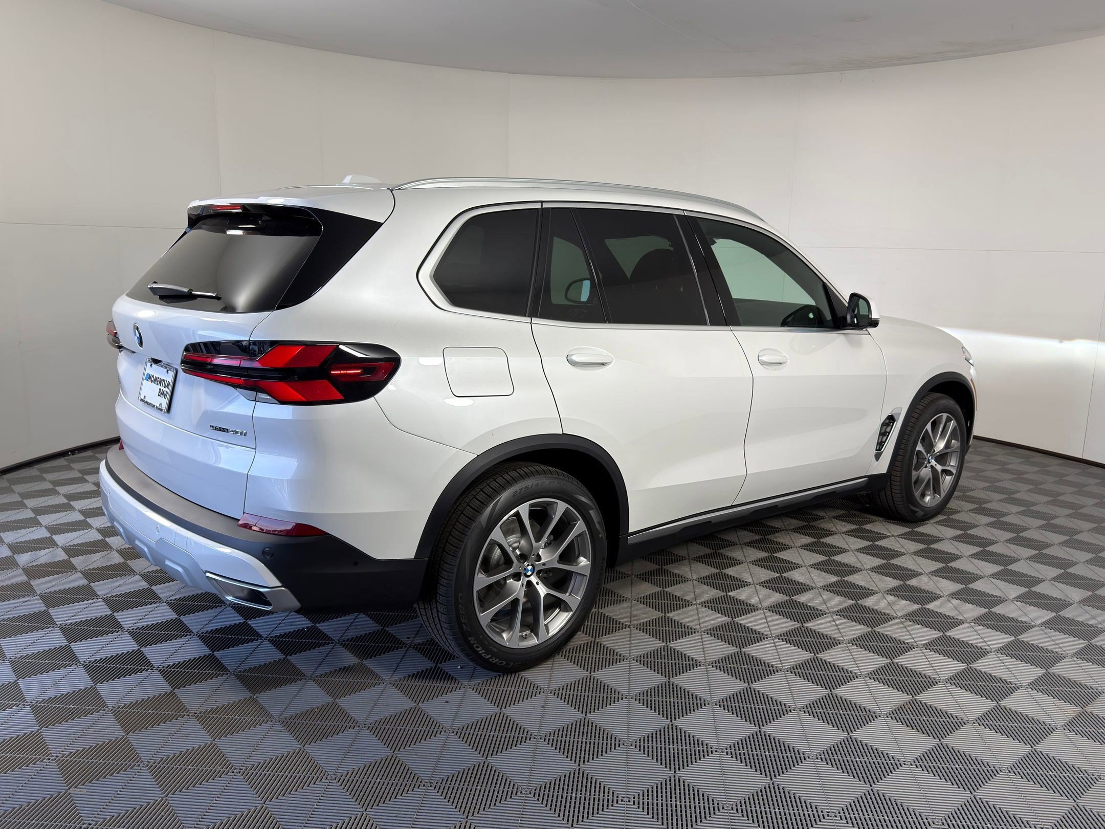 Used 2026 BMW X5 sDrive40i w/ Premium Package RWD image 9