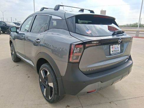 New 2026 Nissan Kicks SR w/ Cold Weather Package FWD image 5