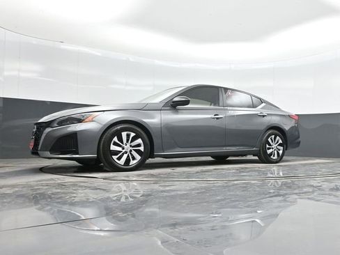 Used 2025 Nissan Altima 2.5 S image 40