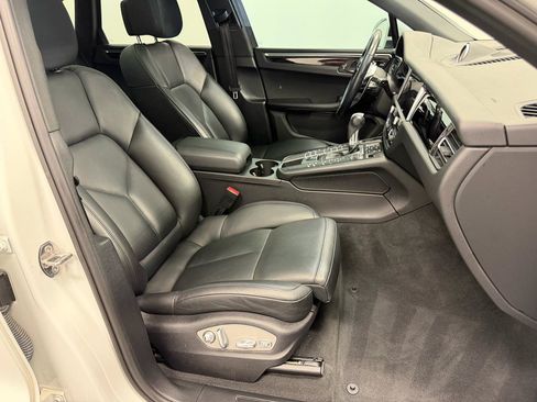 Used 2021 Porsche Macan AWD/4WD image 13