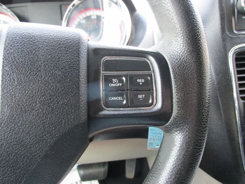 Used 2013 Dodge Grand Caravan SXT FWD image 10