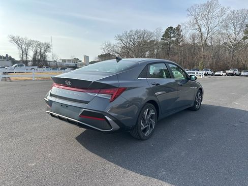 Used 2025 Hyundai Elantra SEL image 5