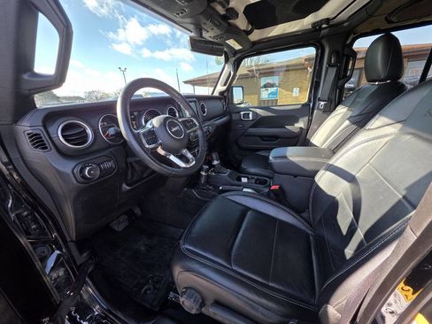 Used 2018 Jeep Wrangler Unlimited Sahara image 14