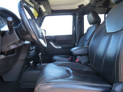 Used 2017 Jeep Wrangler Unlimited Sahara w/ Quick Order Package 24E Chief AWD/4WD image 15