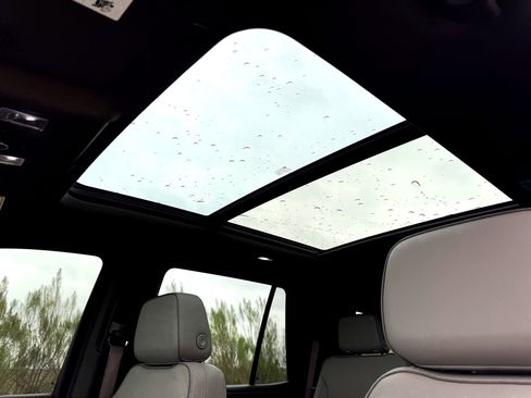 Used 2022 GMC Yukon SLT w/ SLT Premium Package image 14