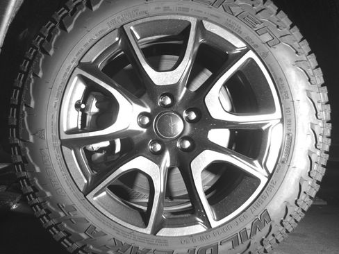 Used 2025 Jeep Compass Trailhawk AWD/4WD image 12