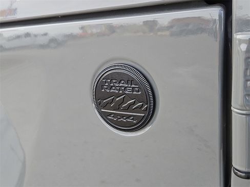 Used 2021 Jeep Gladiator Willys image 16