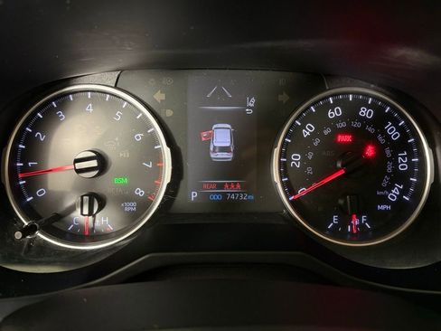 Used 2019 Toyota RAV4 XLE Premium image 23