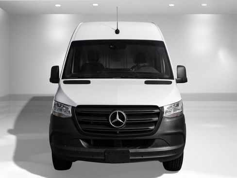 Used 2024 Mercedes-Benz Sprinter 2500 image 4