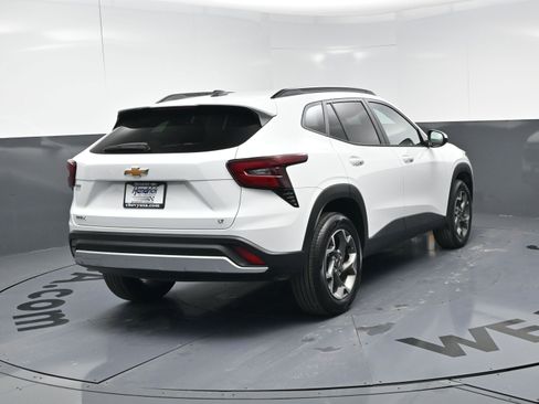 Certified 2025 Chevrolet Trax LT w/ Driver Confidence Package image 9