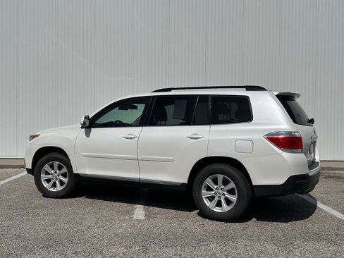 Used 2011 Toyota Highlander SE w/ Tow Pkg AWD/4WD image 3