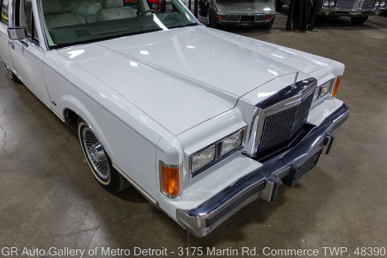 Used 1989 Lincoln Town Car Signature RWD image 13