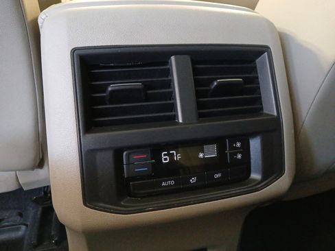 Used 2022 Volkswagen Atlas SE image 16