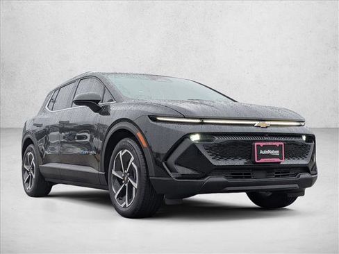 New 2026 Chevrolet Equinox EV LT image 3