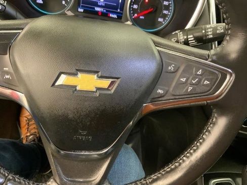 Used 2021 Chevrolet Equinox LT w/ Driver Convenience Package image 22