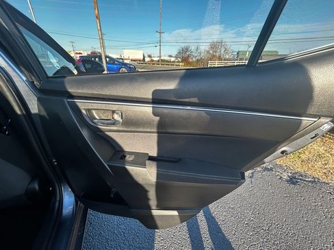 Used 2017 Toyota Corolla LE image 19