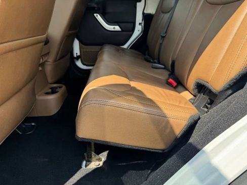 Used 2013 Jeep Wrangler Unlimited Rubicon w/ Connectivity Group AWD/4WD image 6