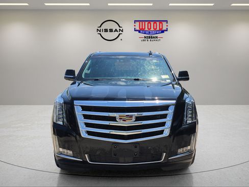 Used 2017 Cadillac Escalade Premium Luxury AWD/4WD image 6