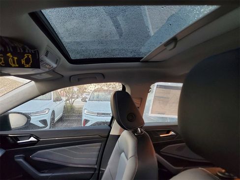 New 2025 Volkswagen Jetta SEL image 8