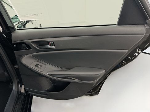 Used 2019 Toyota Avalon XLE image 32