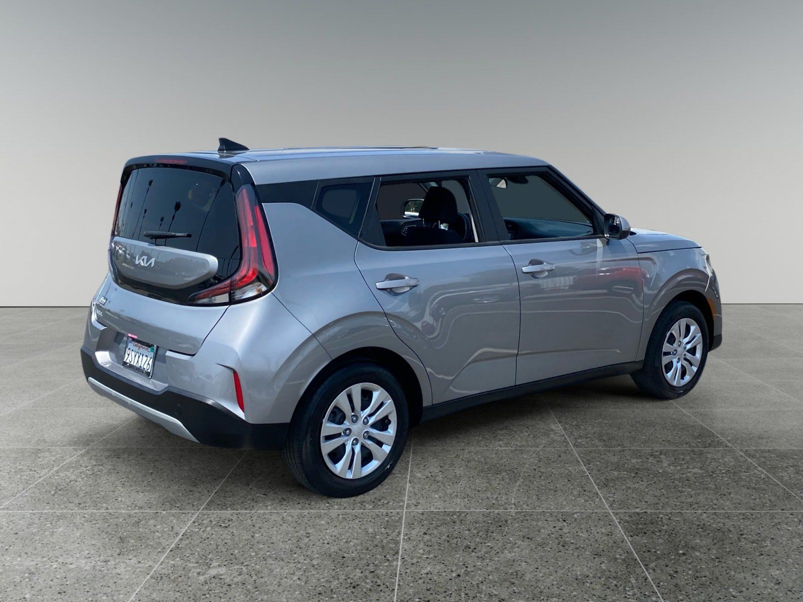 Used 2025 Kia Soul LX FWD image 5