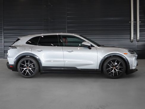 Used 2026 Porsche Cayenne Electric AWD/4WD image 11