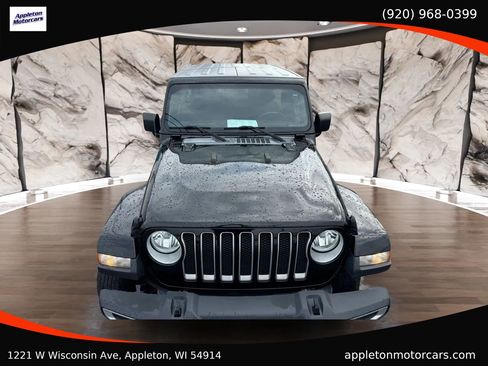Used 2019 Jeep Wrangler Unlimited Sahara w/ Safety Group image 17