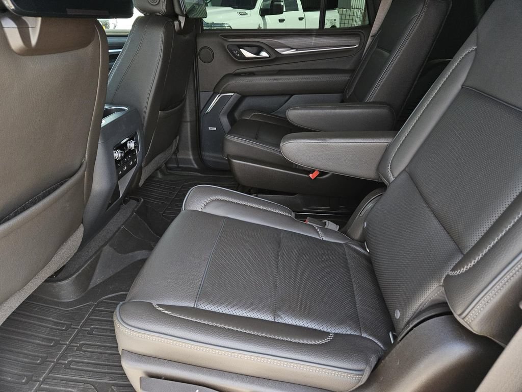 Used 2021 GMC Yukon Denali w/ Denali Premium Package AWD/4WD image 32