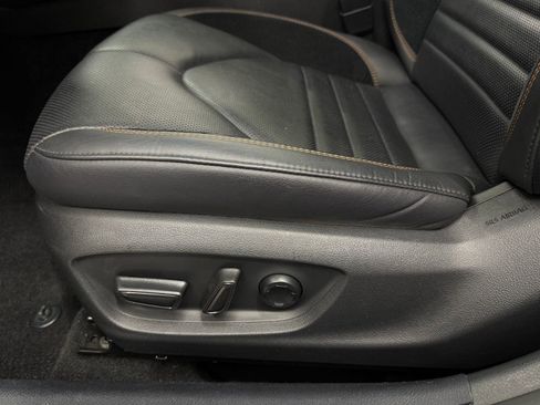 Used 2022 Toyota Avalon Touring w/ Advanced Safety Package FWD image 12