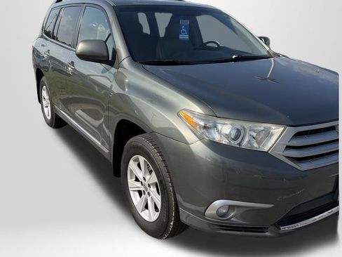 Used 2013 Toyota Highlander SE AWD/4WD image 2