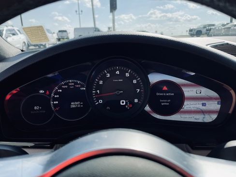 Used 2023 Porsche Cayenne Platinum Edition image 12