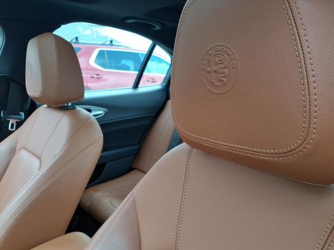 Used 2022 Alfa Romeo Giulia Ti image 23