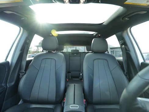 Used 2025 Mercedes-Benz GLB 250 4MATIC image 34