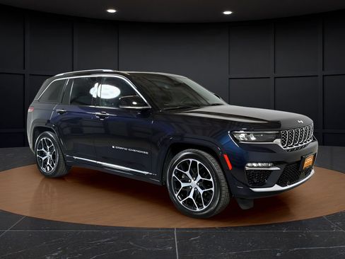 Used 2024 Jeep Grand Cherokee Summit AWD/4WD image 7