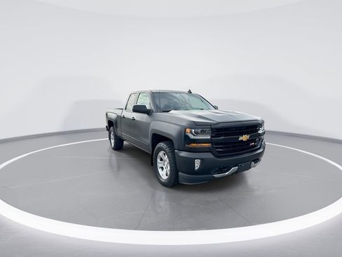 Used 2018 Chevrolet Silverado 1500 LT w/ All Star Edition image 2
