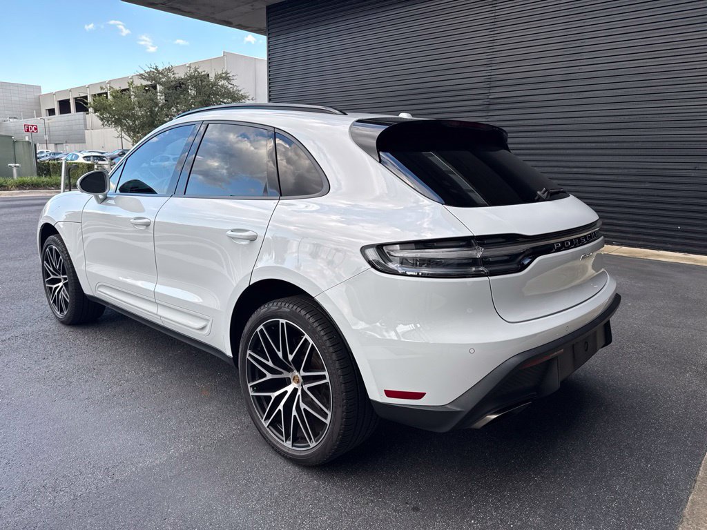Certified 2024 Porsche Macan AWD/4WD image 3